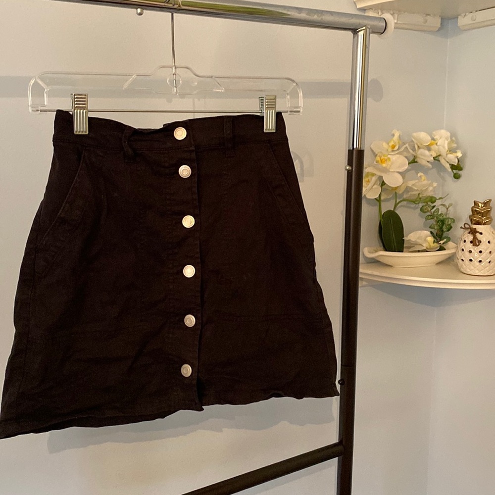 Mini cargo skirt with button detail and large pockets